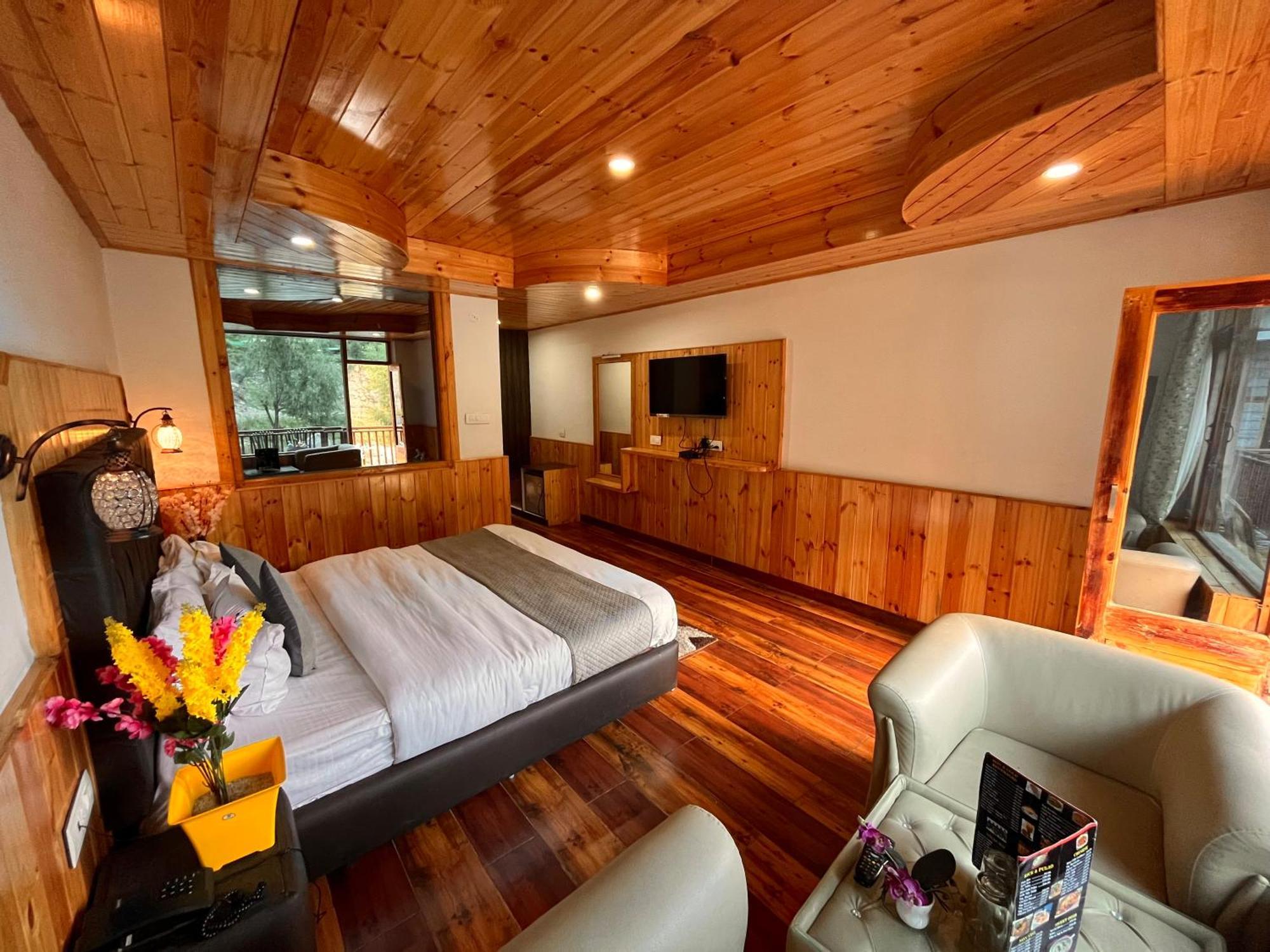 Himalayan Hill Queen Resort, Manali M98160-43400 Exterior foto