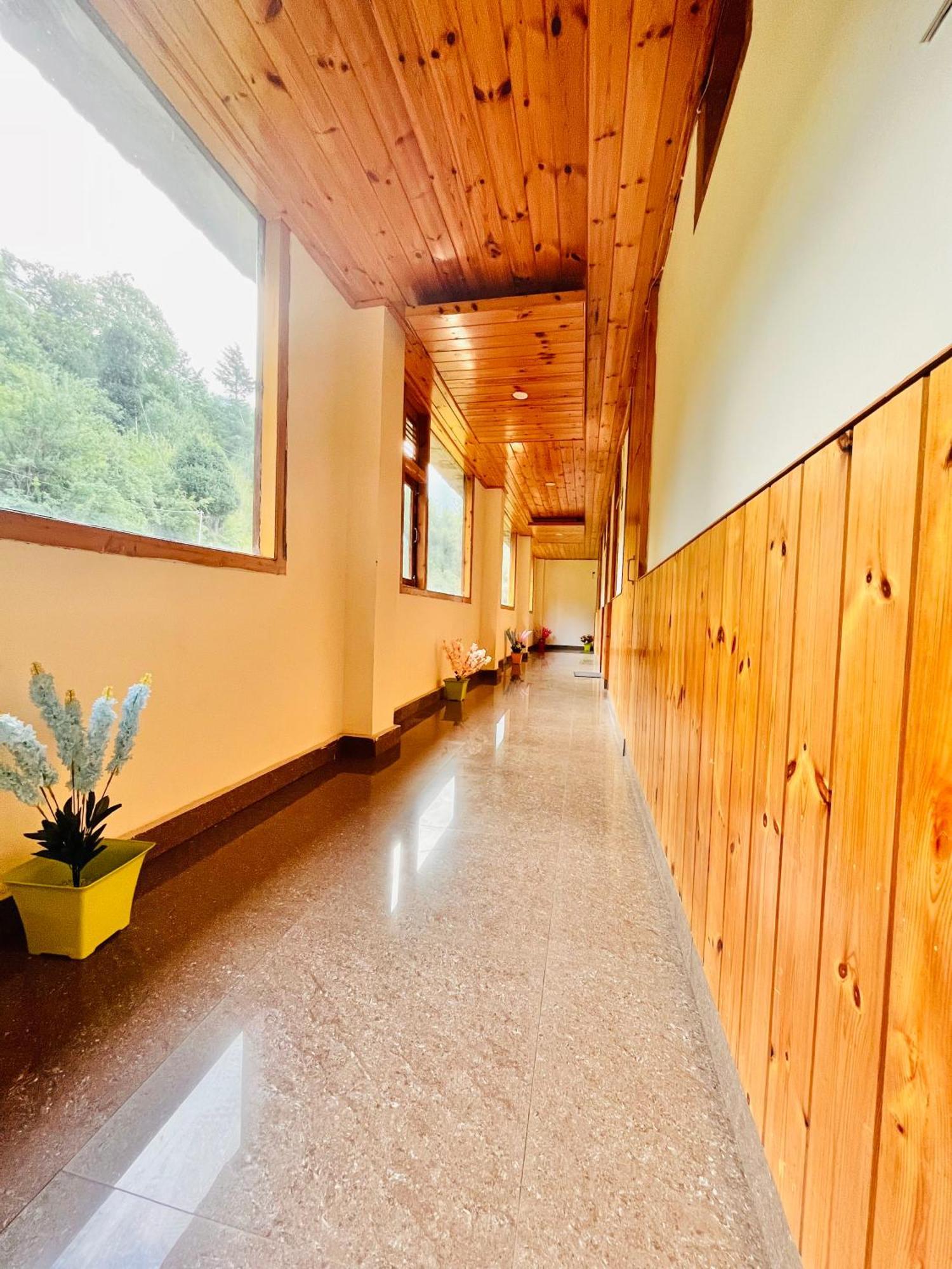 Himalayan Hill Queen Resort, Manali M98160-43400 Exterior foto