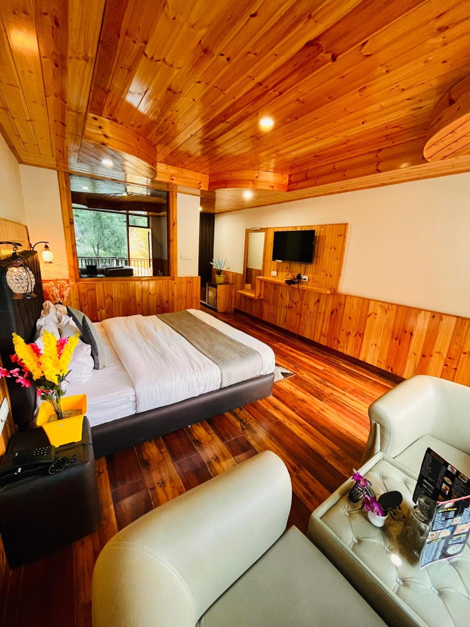 Himalayan Hill Queen Resort, Manali M98160-43400 Exterior foto